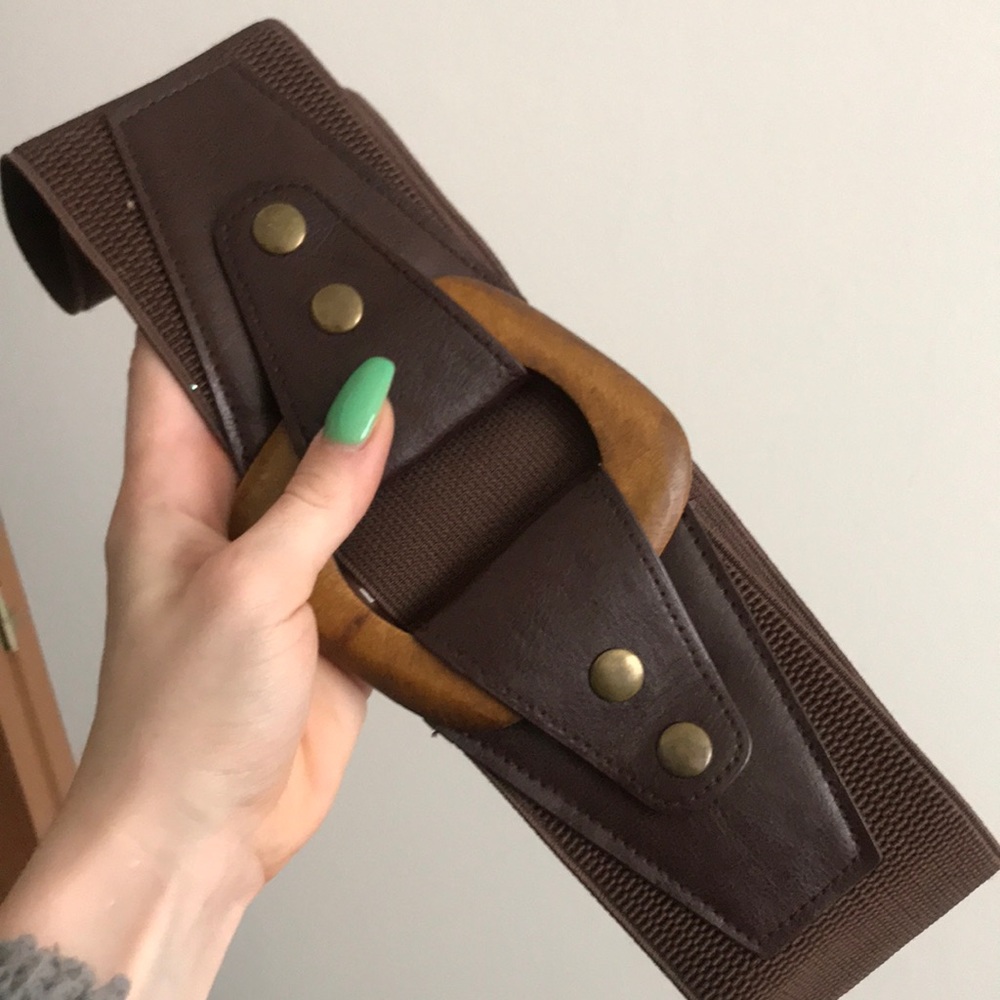 Thick banded stretchy brown belt